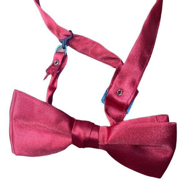 Shiny red adjustable bow tie satin look no tags preowned - Picture 1 of 4